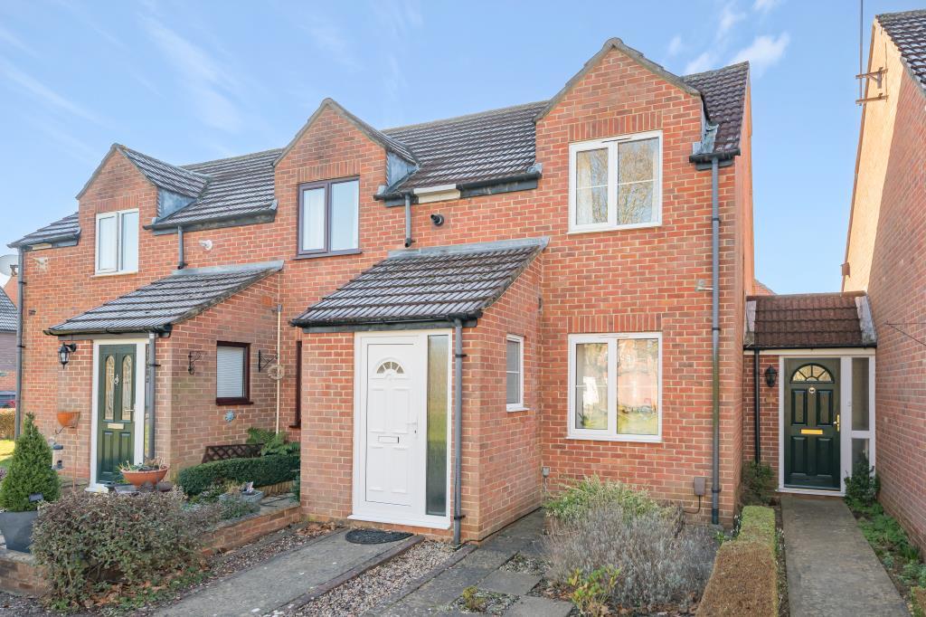 Kidlington, Oxfordshire, OX5 2 bed terraced house for sale £325,000