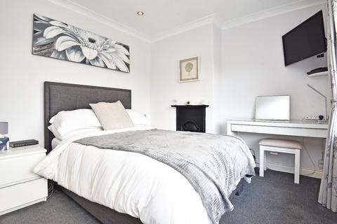 2 bedroom semi-detached house for sale - Bachelor Gardens, Harrogate