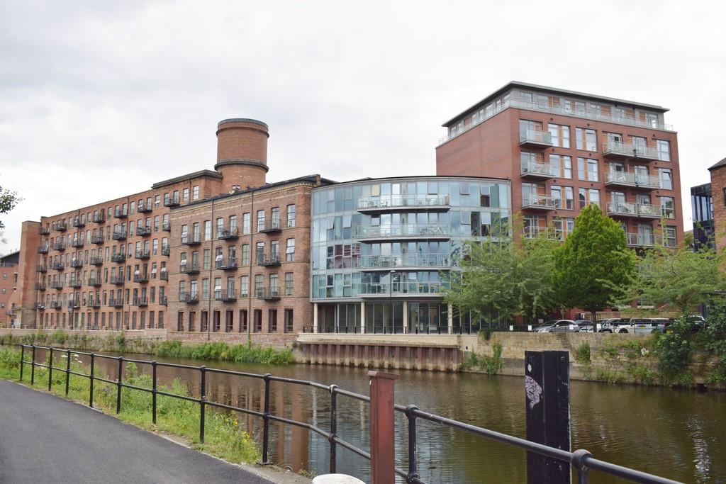 Roberts Wharf, Neptune Street 1 bed apartment £775 pcm (£179 pw)
