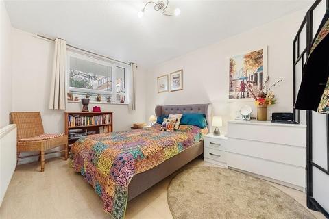 1 bedroom flat for sale, Battersea Bridge Road, SW11