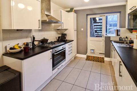 1 bedroom ground floor flat for sale - Casella Road, London