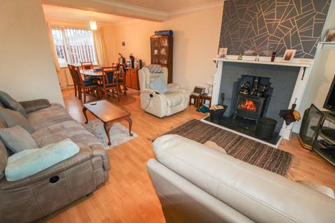 3 bedroom end of terrace house for sale - Budle Close, Blyth