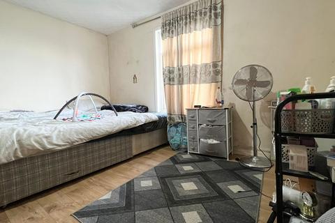 3 Saunders Road, London, SE18 1NT