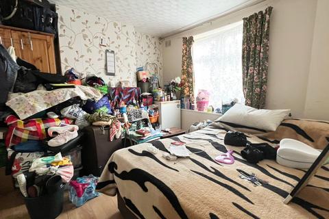 3 Saunders Road, London, SE18 1NT