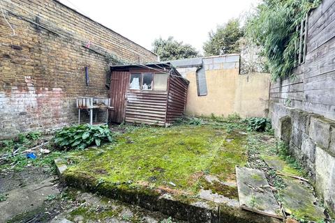 3 Saunders Road, London, SE18 1NT