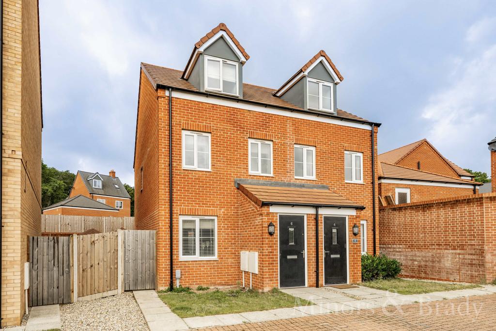 Oakwood Drive, Hellesdon 3 bed semidetached house £270,000