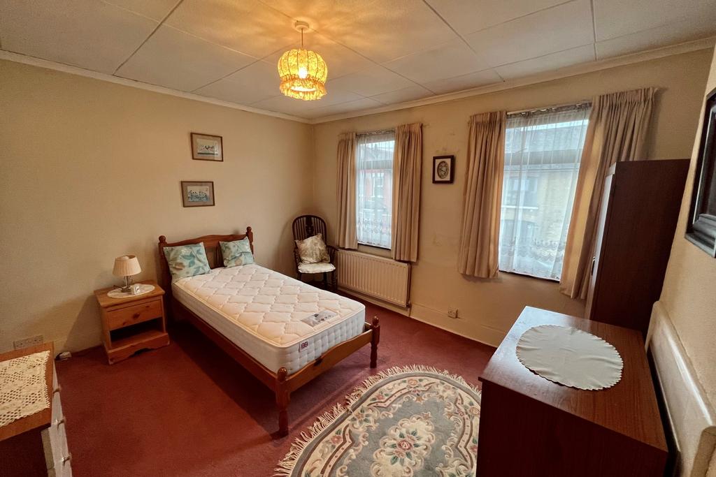 35 Denham Road BED