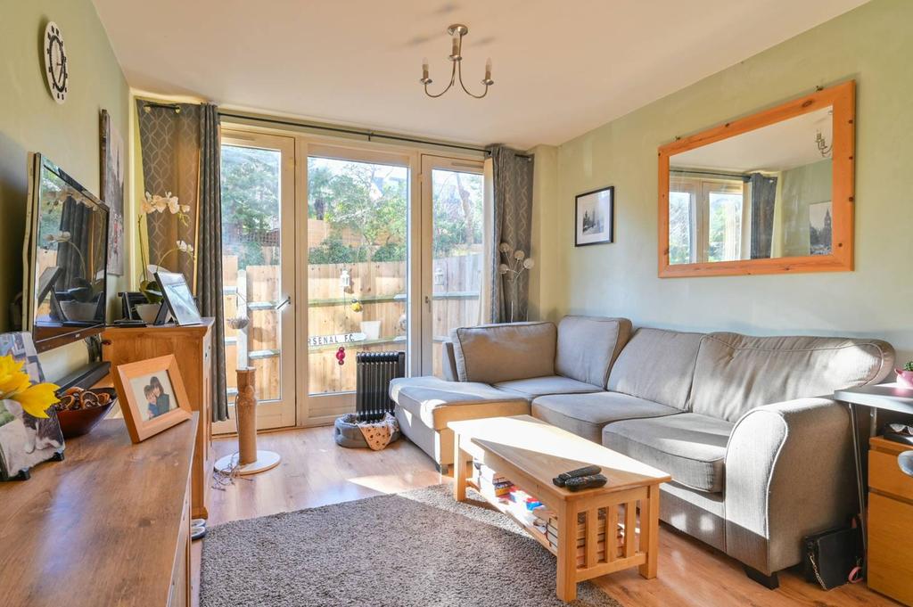 Crouch End Hill, Crouch End, London, N8 2 bed flat for sale £118,750