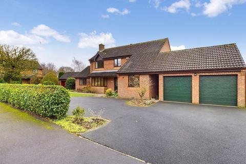 4 bedroom detached house for sale - 26 Grove Drive, Woodhall Spa