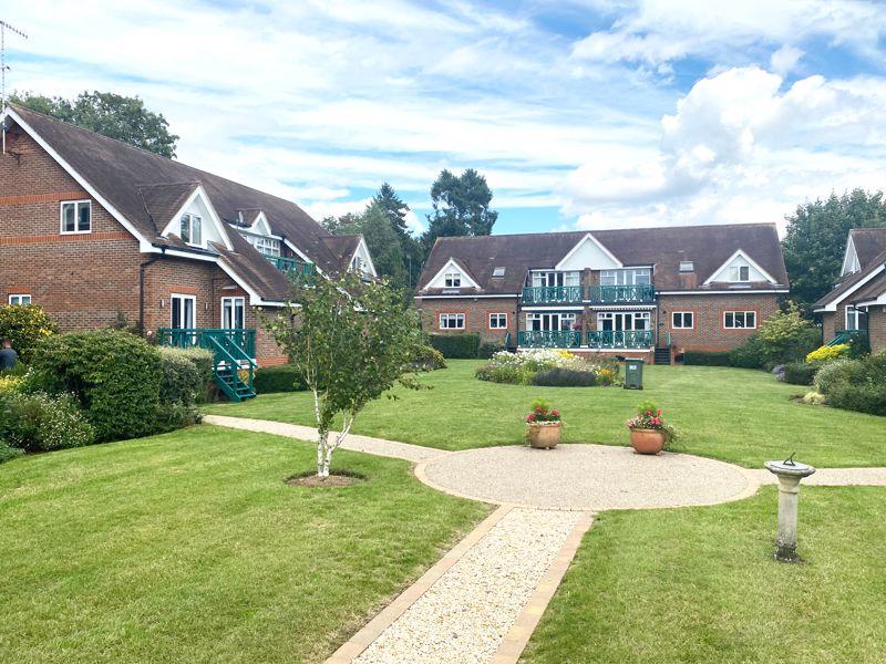 Andrews Reach, Bourne End 3 bed for sale £725,000