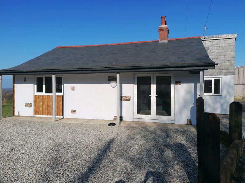 Holsworthy Beacon, Holsworthy 3 bed detached bungalow £1,100 pcm (£