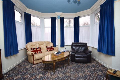 2 bedroom apartment for sale, Lloyd Street, Llandudno