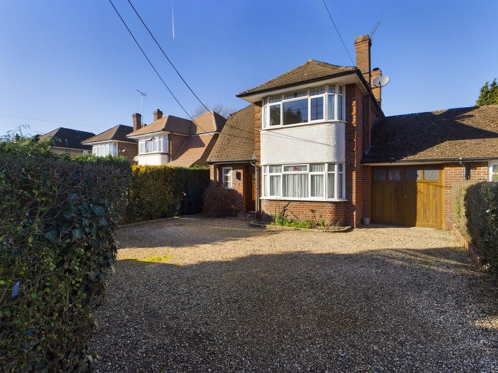 Amersham Road, Hazlemere 3 bed link detached house for sale £725,000