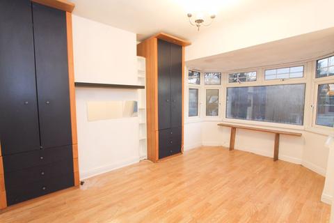 4 bedroom terraced house to rent - Coniston Avenue, Greenford