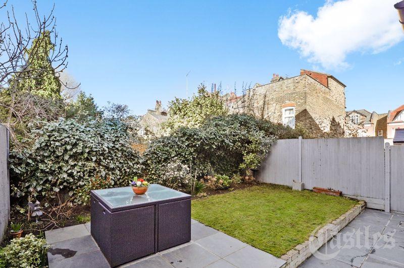 Weston Park, N8 2 bed apartment for sale £745,000