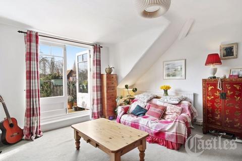 Flat 3, 20 Coolhurst Road, London, N8 8EL
