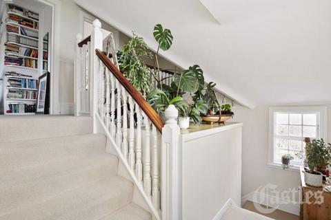 Flat 3, 20 Coolhurst Road, London, N8 8EL