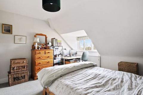 Flat 3, 20 Coolhurst Road, London, N8 8EL
