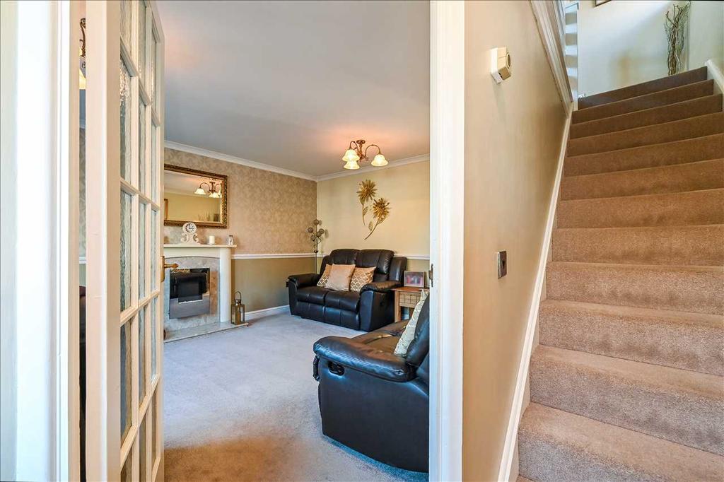 Pennycress, Locks Heath 3 bed link detached house £390,000