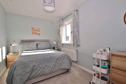 82 Barrington Close, Witney, OX28 5FL