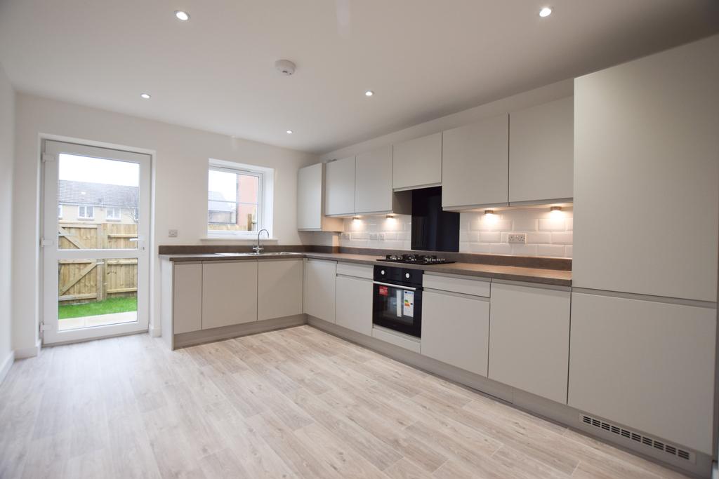 Calvin Road, Bournemouth, 3 bed semidetached house £1,550 pcm (£358 pw)