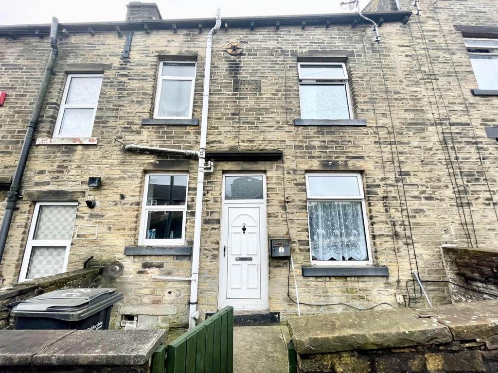 Warley Road, Halifax, West Yorkshire 2 bed house £695 pcm (£160 pw)