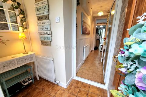 4 bedroom detached house for sale, Pen-yr-heol, Pen-y-fai, Bridgend County. CF31 4ND