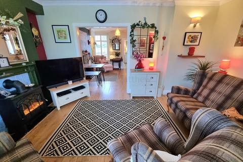 4 bedroom detached house for sale, Pen-yr-heol, Pen-y-fai, Bridgend County. CF31 4ND