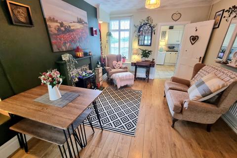 4 bedroom detached house for sale, Pen-yr-heol, Pen-y-fai, Bridgend County. CF31 4ND