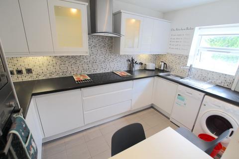 3 bedroom flat to rent, Long Lane, East Finchley, London