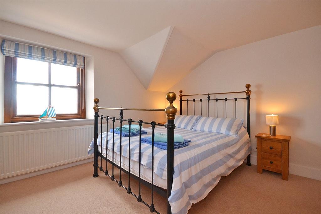 2nd Floor Front Bed