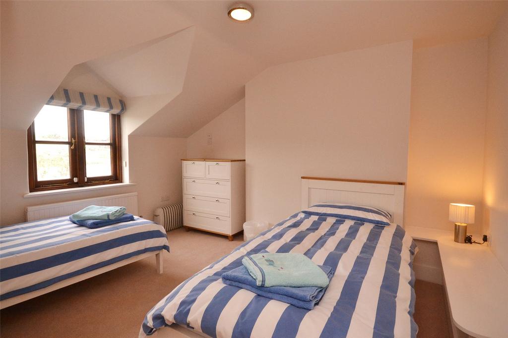 2nd Floor Back Bed
