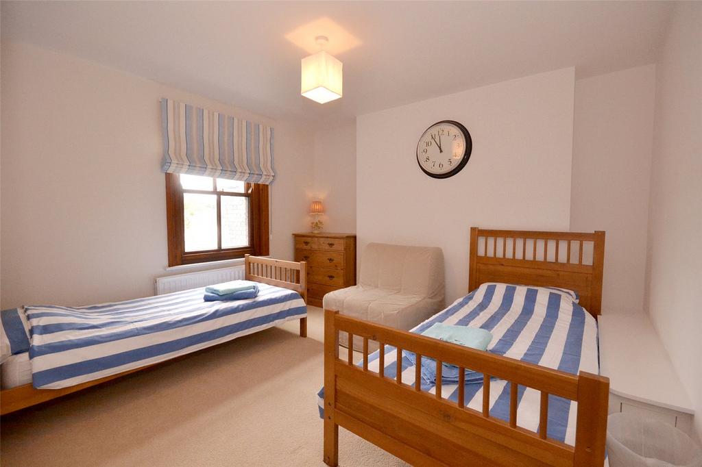 1st Floor Back Bed