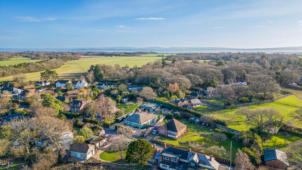 Hundred Lane, Portmore, Lymington, SO41 5 bed bungalow for sale £