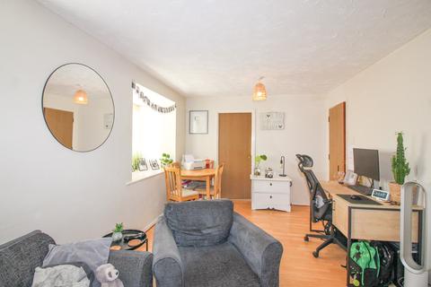 2 bedroom apartment for sale - Redoubt Close, Hitchin, SG4