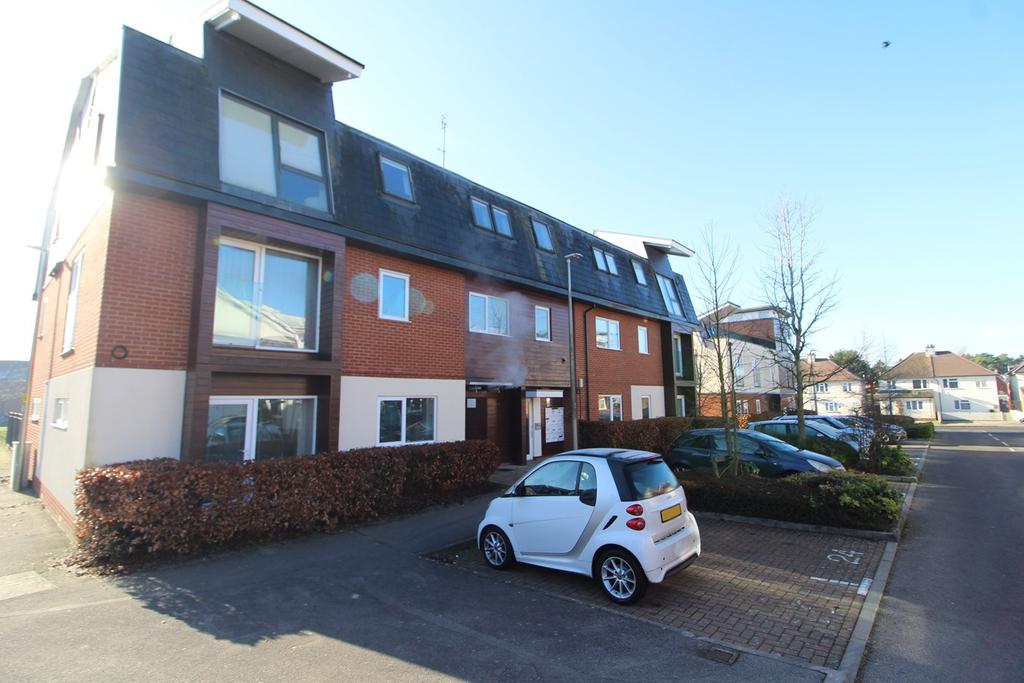Addenbrookes Road, Newport Pagnell, MK16 1 bed apartment £135,000