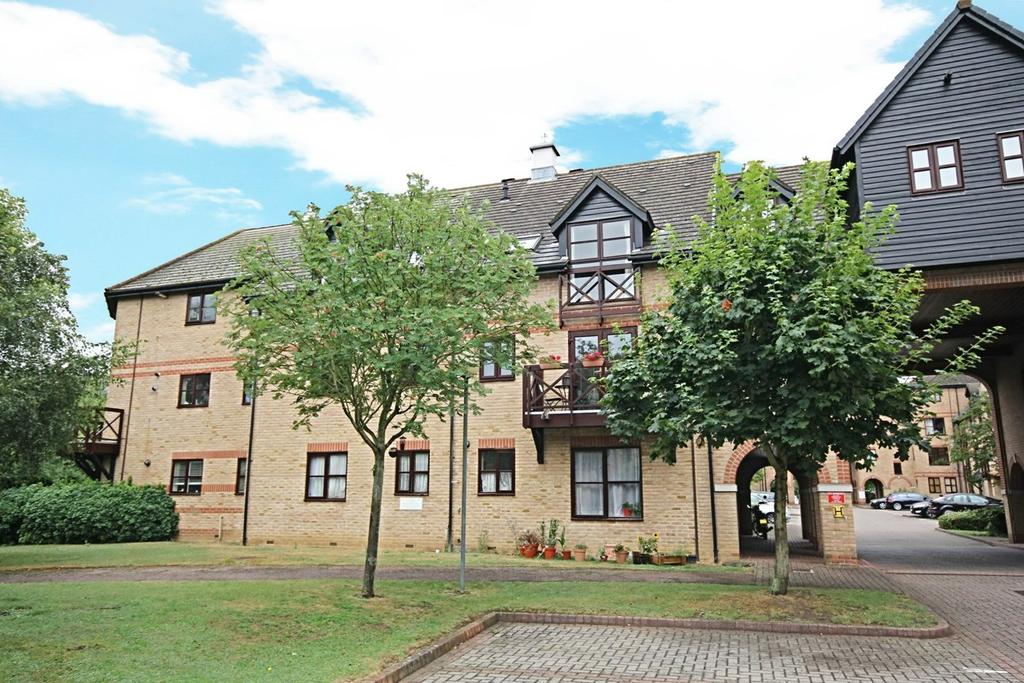 Sheering Mill Lane, Sawbridgeworth, CM21 3 bed apartment £1,250 pcm