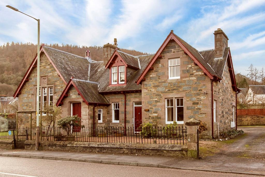 Birnam, Dunkeld, PH8 3 bed detached house £450,000