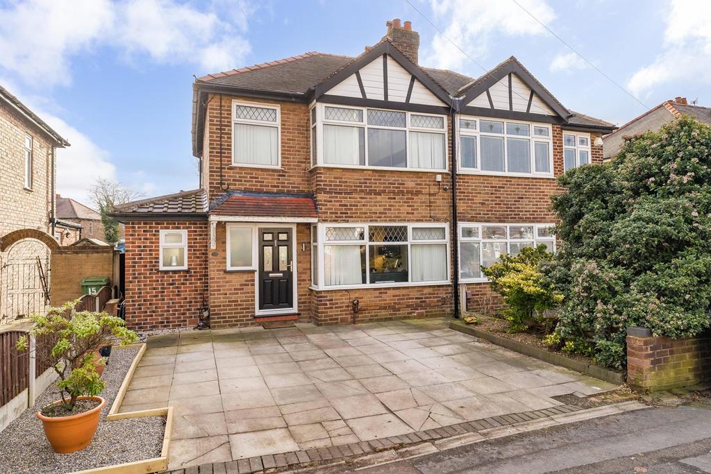 Smith Drive, Warrington, WA2 3 bed semidetached house £270,000