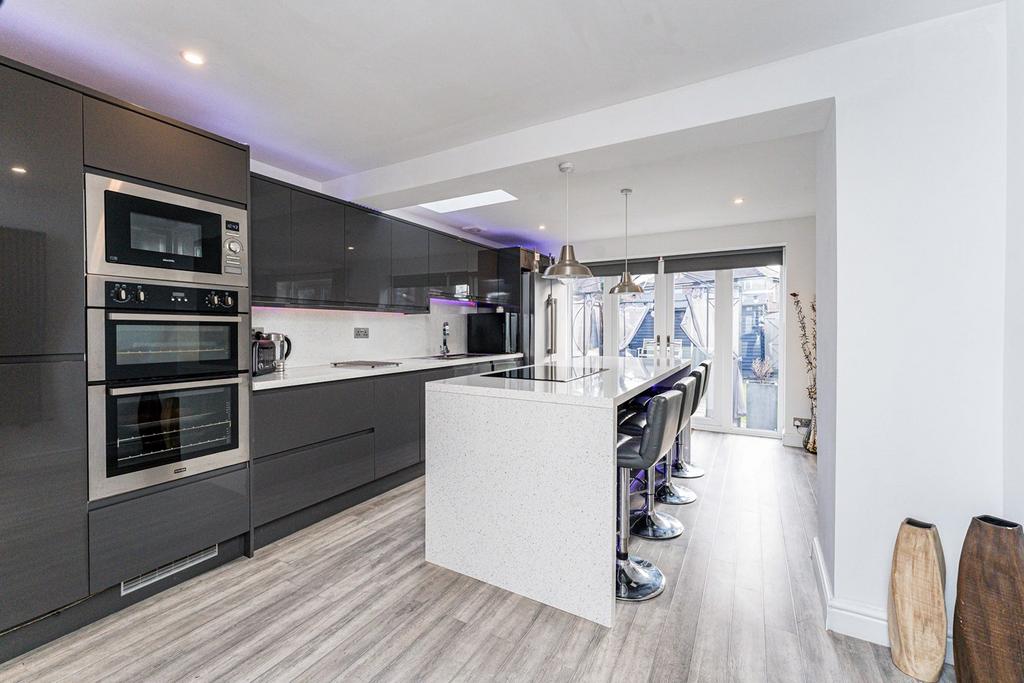 Smith Drive, Warrington, WA2 3 bed semidetached house £270,000