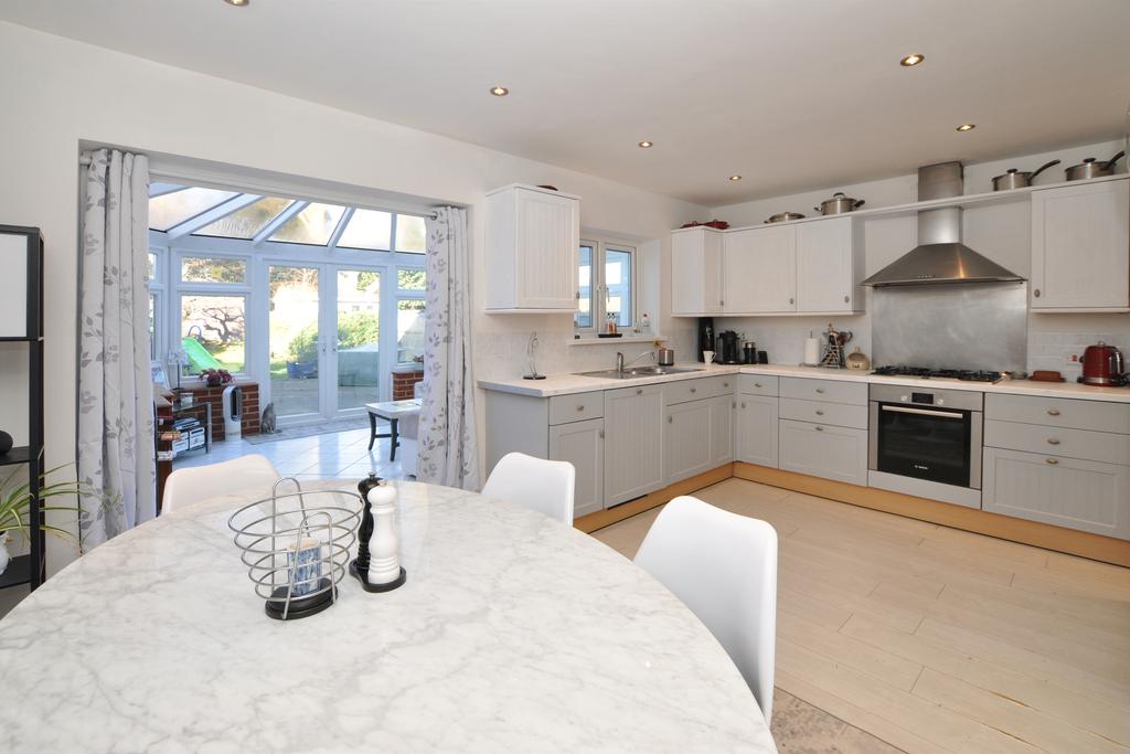 Hayes Wood Avenue Hayes BR2 3 bed semidetached house £695,000
