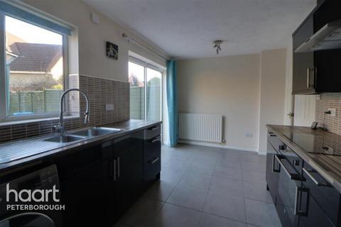 3 bedroom semi-detached house to rent, Portchester Close, Peterborough