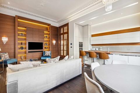 3 bedroom apartment to rent, Fordham Court, DeVere Gardens, Kensington W8