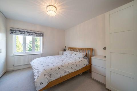 14 Halwick Close, Hemel Hempstead, HP1 1XG