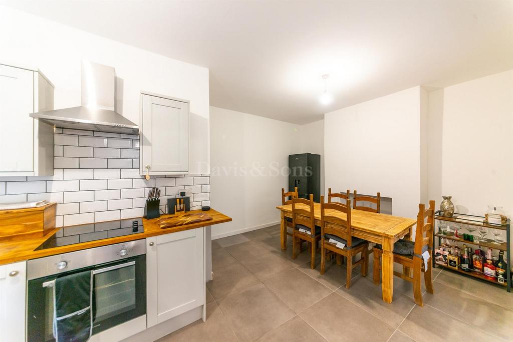 Herbert Avenue, Risca, Newport. NP11 3 bed semidetached house £210,000