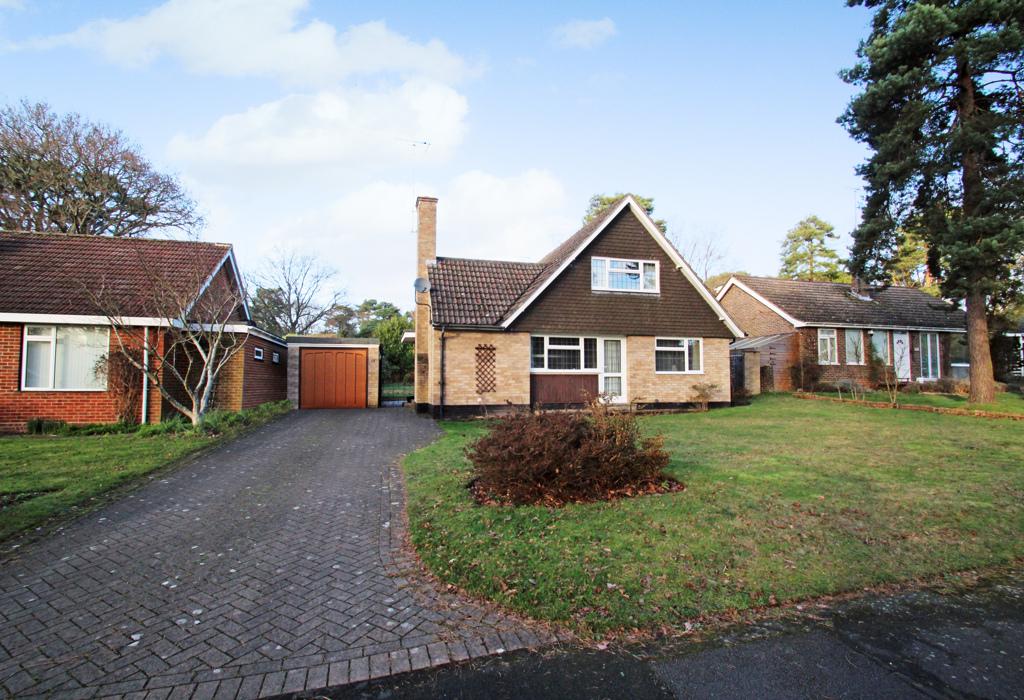 Parkway, Crowthorne, Berkshire 4 bed detached house for sale £635,000