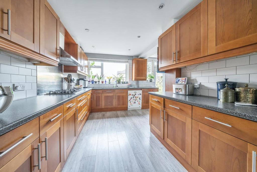Birchwood Avenue, Beckenham 3 bed semidetached house £850,000