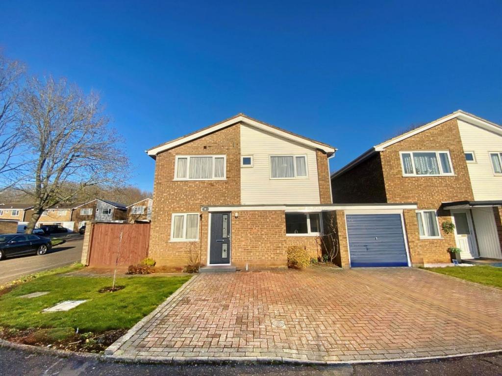East Priors Court, Lings, Northampton... 4 bed detached house £325,000