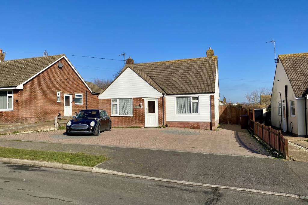 Oakleaf Drive, Polegate, East Sussex... 2 bed bungalow £345,000