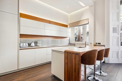3 bedroom apartment to rent, Fordham Court, DeVere Gardens, Kensington W8